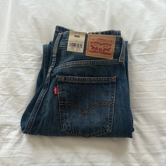 Levi’s Low Pro Women’s Jeans. No Woods- Dark Wash. size 26. - Picture 2 of 6
